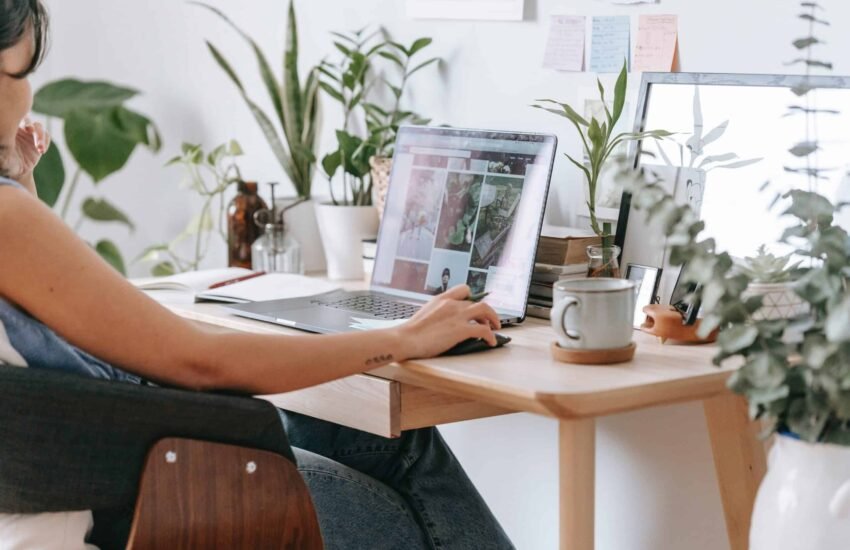 Five Places to Find Work as a Paid Blogger